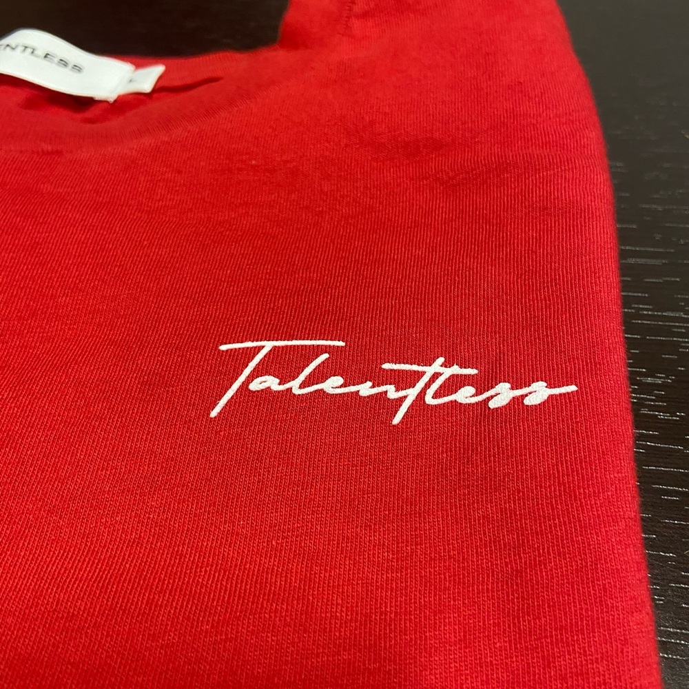 New TALENTLESS red short sleeved women’s crop top…perfect new condition..large